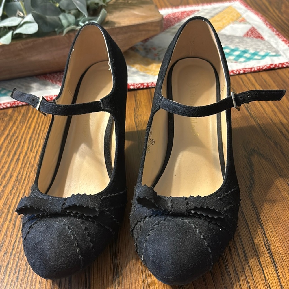 Black dressy shoes